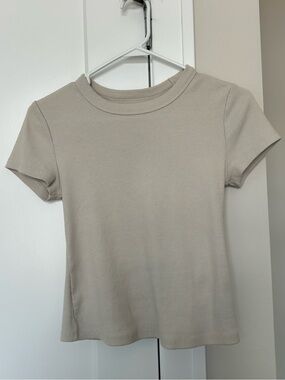 Old Navy Ribbed Short Sleeve Tee in Light Beige